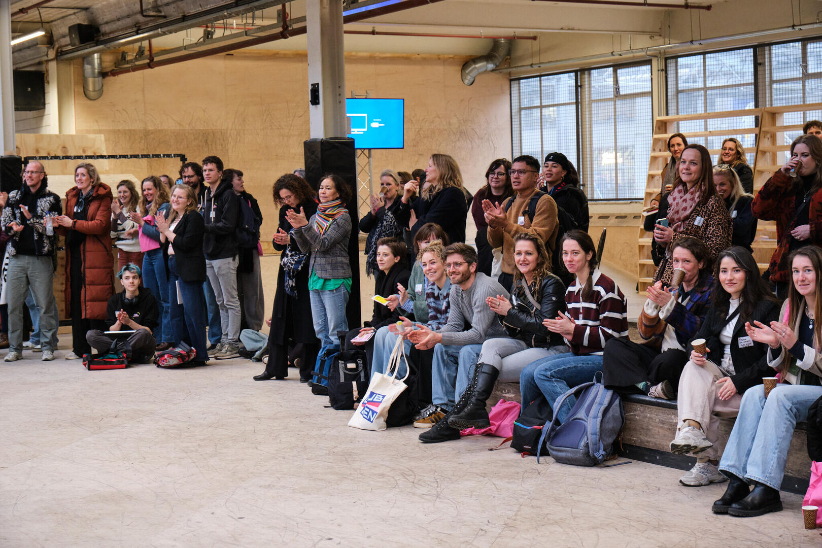 aplaudiserende deelnemers