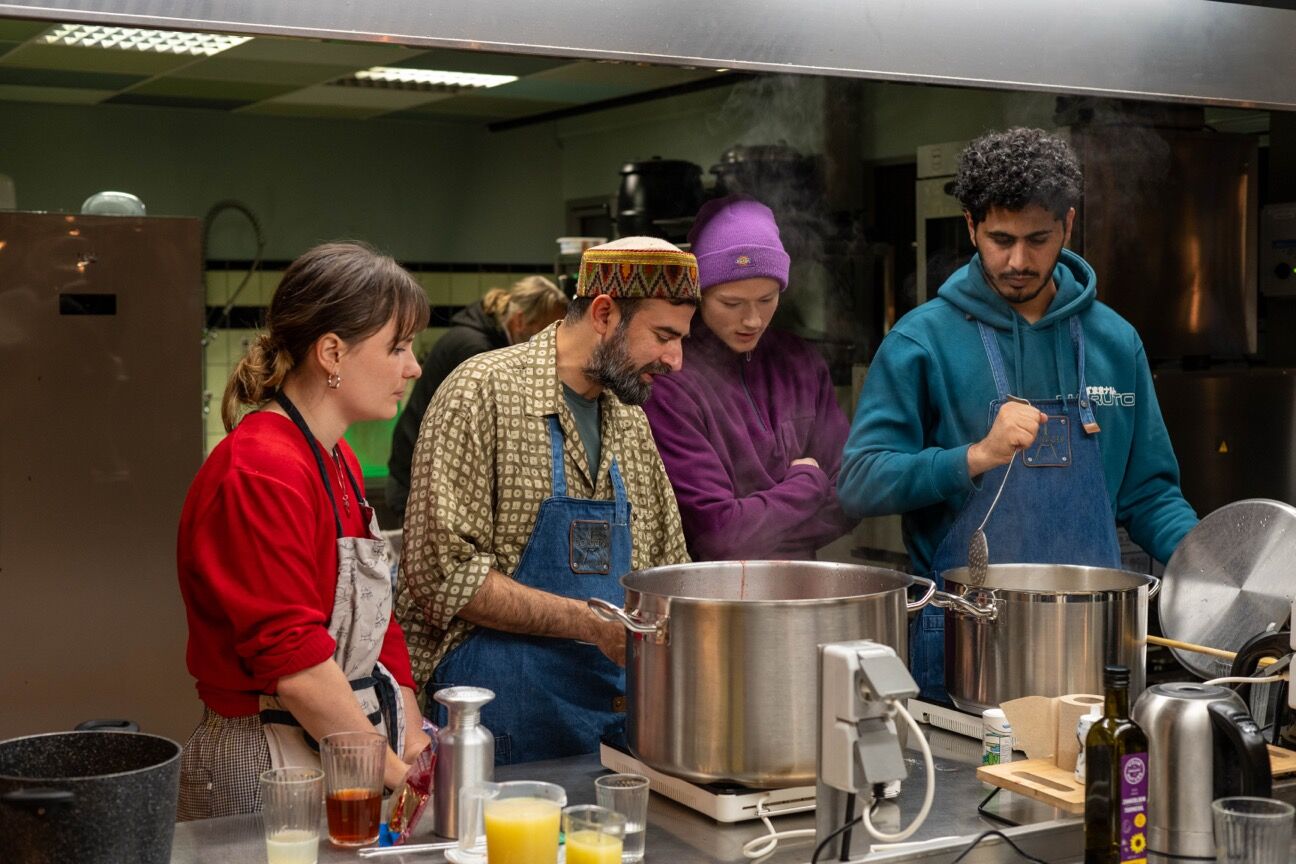 Drie kunstenaars ontvangen Europese CultureAndHealth-werkbeurs voor grensverleggende samenwerkingen in zorg en welzijn
