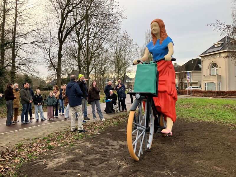Drie nieuwe fietskunstwerken van Florentijn Hofman feestelijk onthuld in Veghel 
