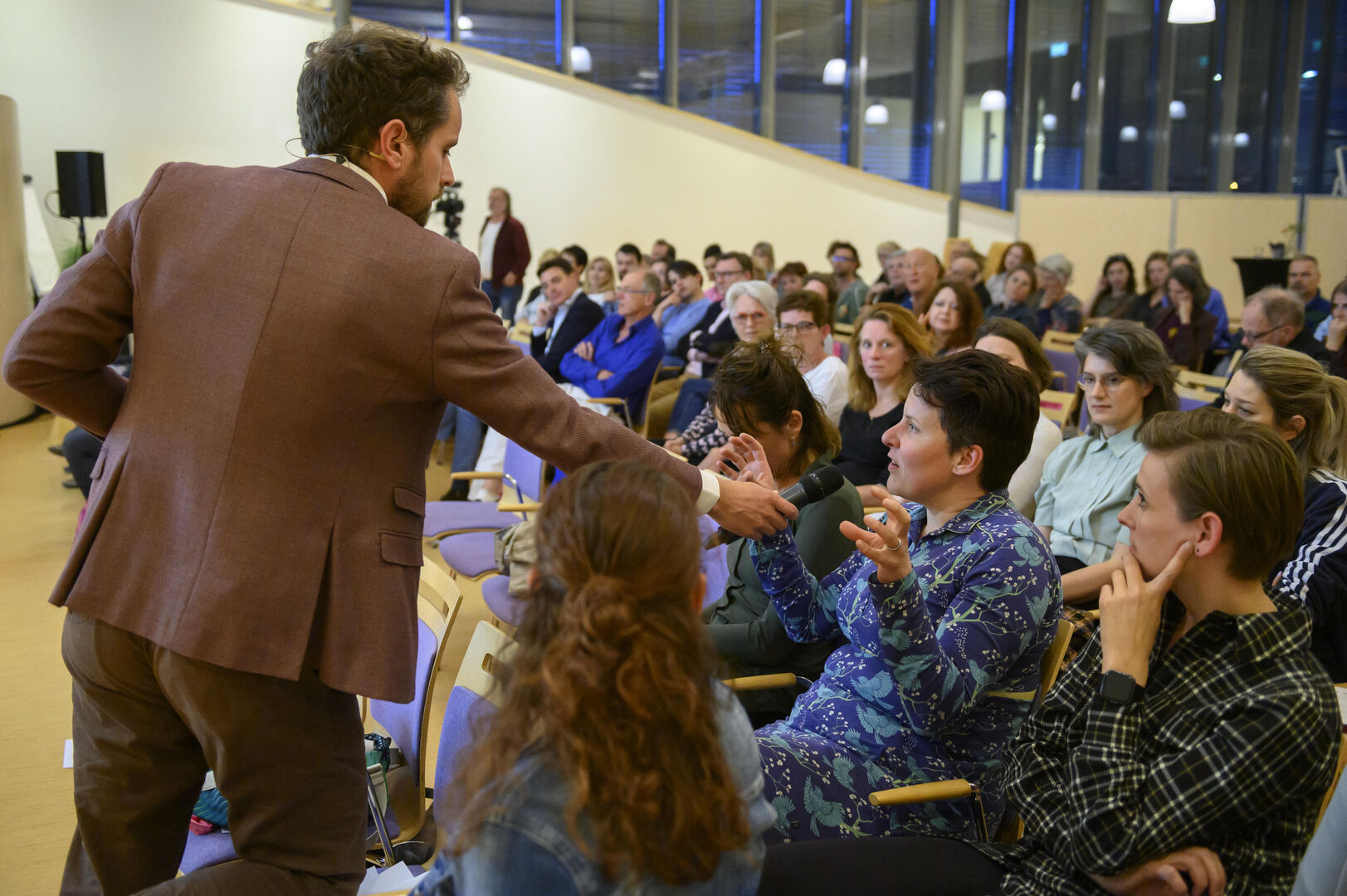 Vraagsteller in het publiek